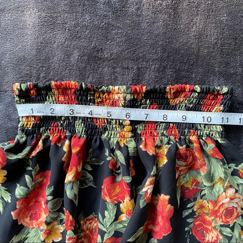 Stretchy rose patterned shorts